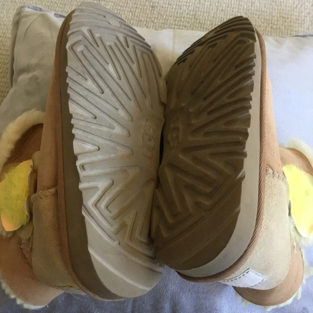 UGG Kids Chestnut Suede Sheepskin Booties with Cream Fur